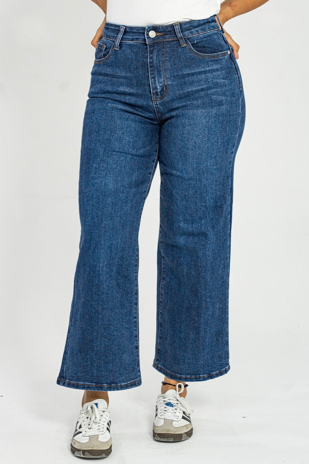Cropped Straight Jeans
