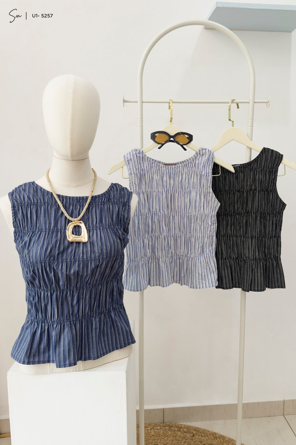 Blusa fruncida sin mangas U1-5257